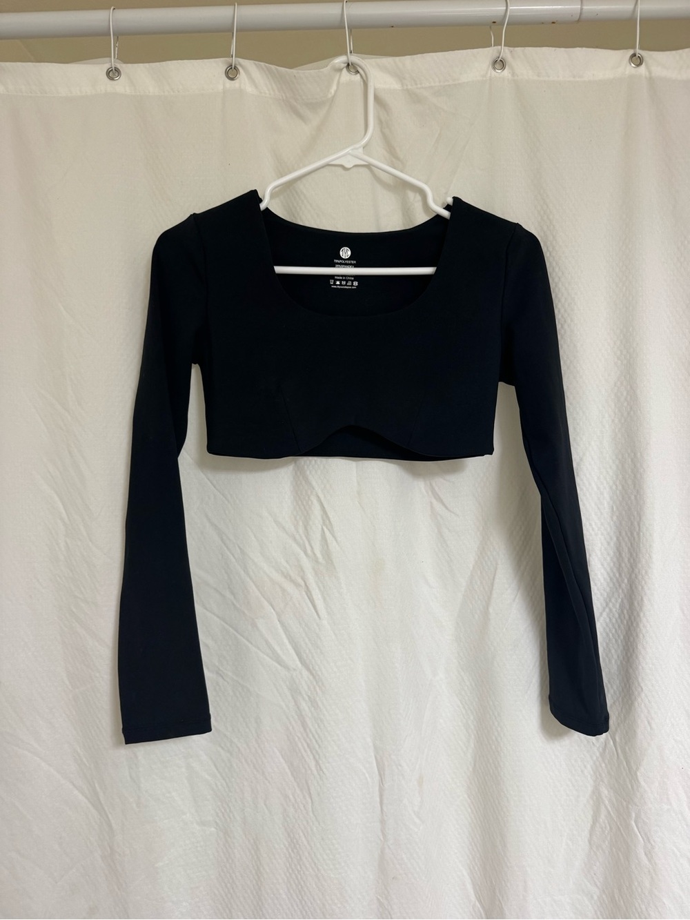 TYC Studio Black Long-Sleeve Cropped Scoop-Neck Top - stretchy - large